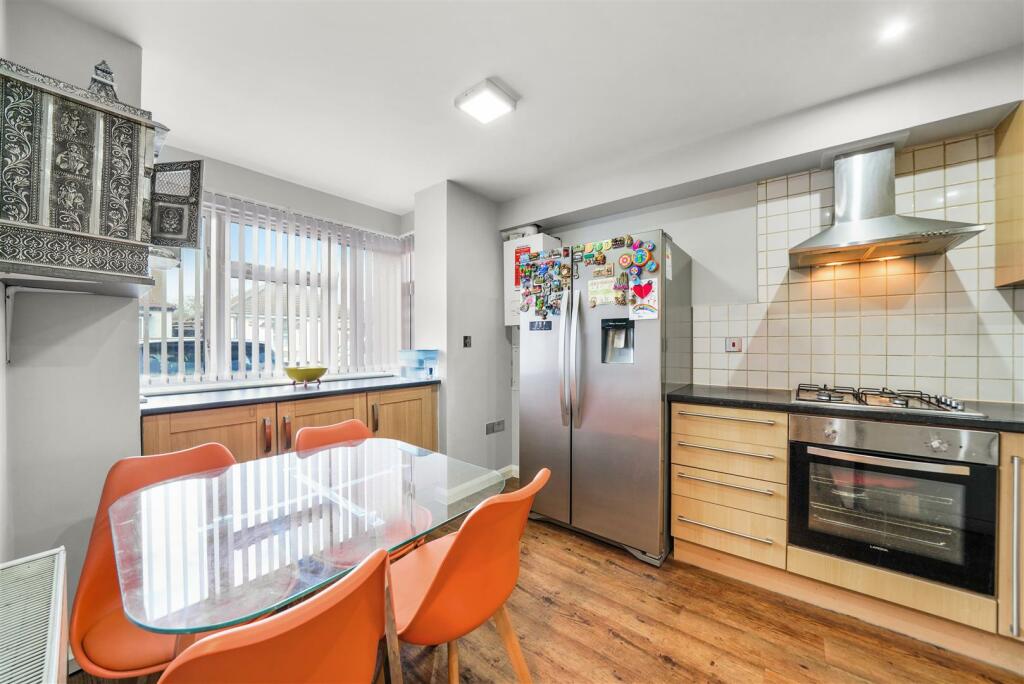 18 Eton Avenue - WfkiCNJlN8aB3cyeax6L.jpg