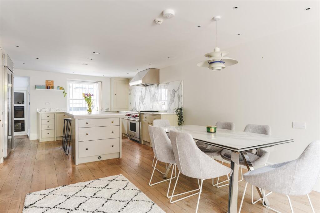 Navarino Road-13.jpg