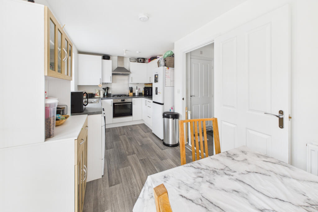Kitchen / Dining Area