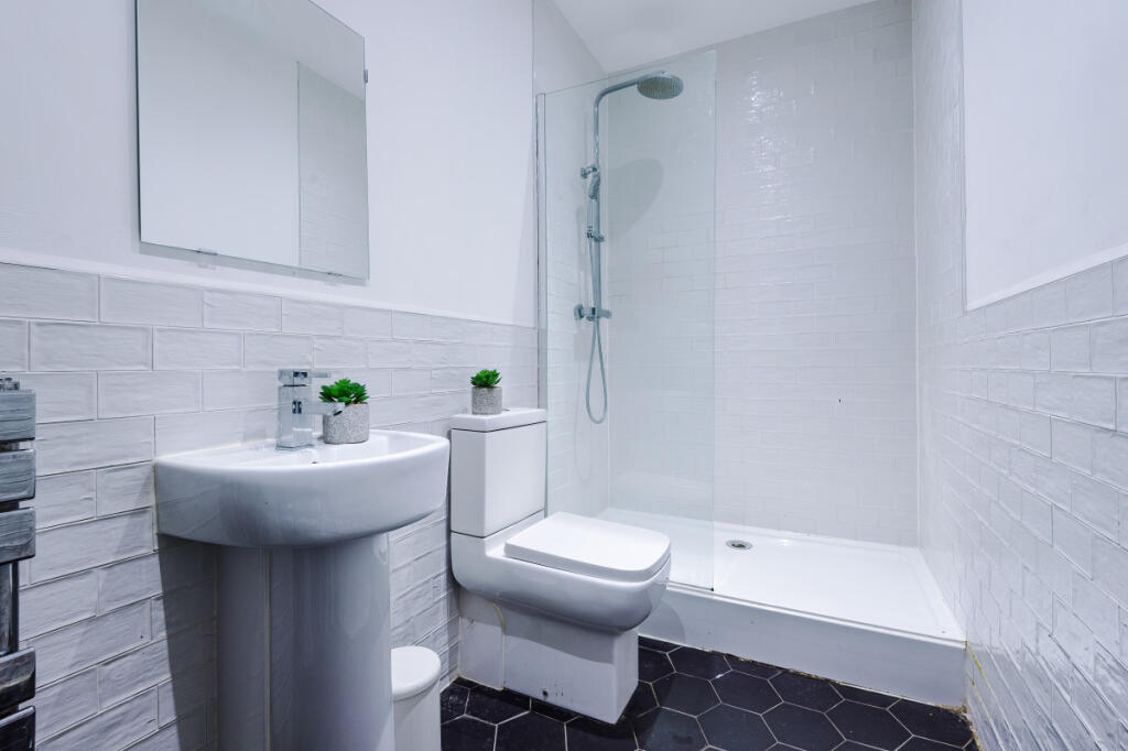 67 Woodcroft Road Bathroom 1