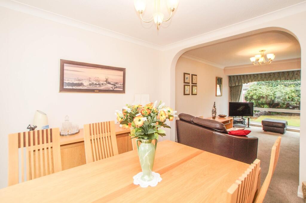 Open-Plan Dining Lounge