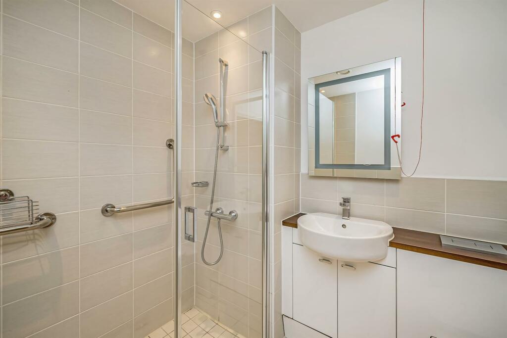 01-8b58JPH-2 Blyton House Bourne End-3-medium.jpg