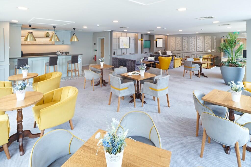 Homeowners Lounge 