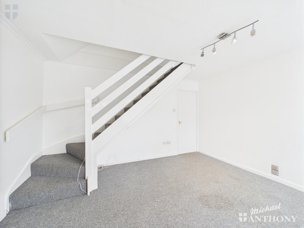 CAM02773G0-PR0336-STILL008