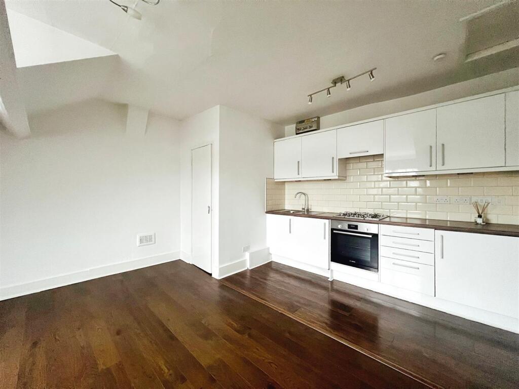 45c8f9a5-Dormer 201.jpeg