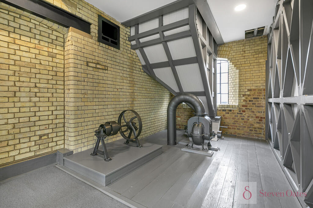 11_38213_watermar...