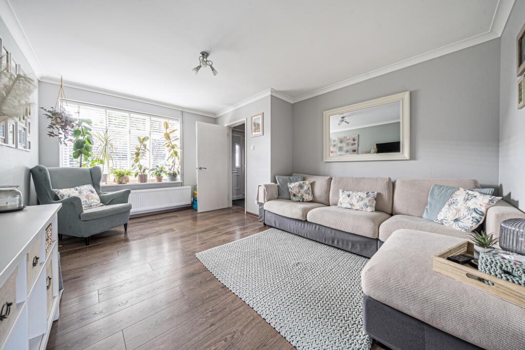 Weatherthorn living room 1
