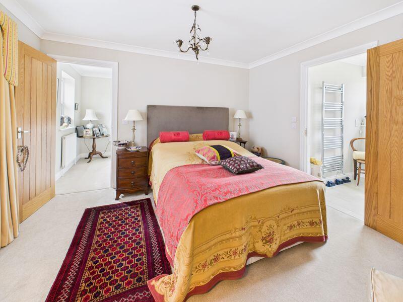 Master bedroom &amp; en-suite