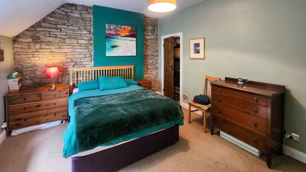 Coach House Cottage - Master Bedroom