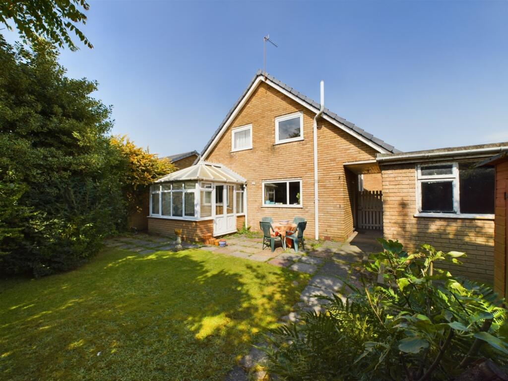 CAM02386G0-PR0074-STILL008