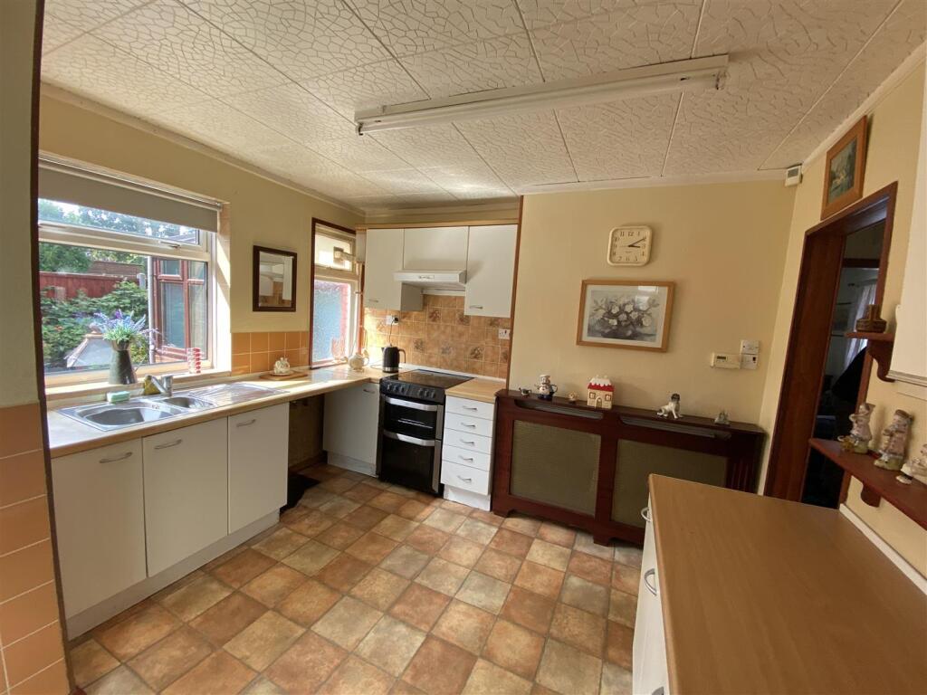 Kitchen:
