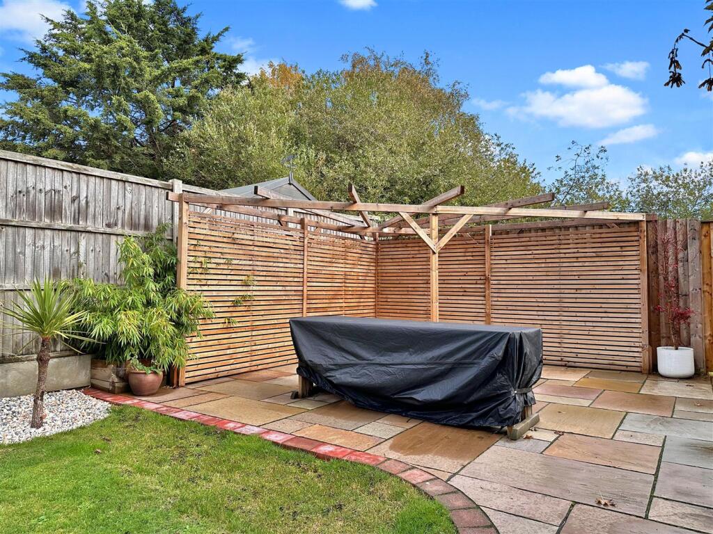 Paved Seating Area 984