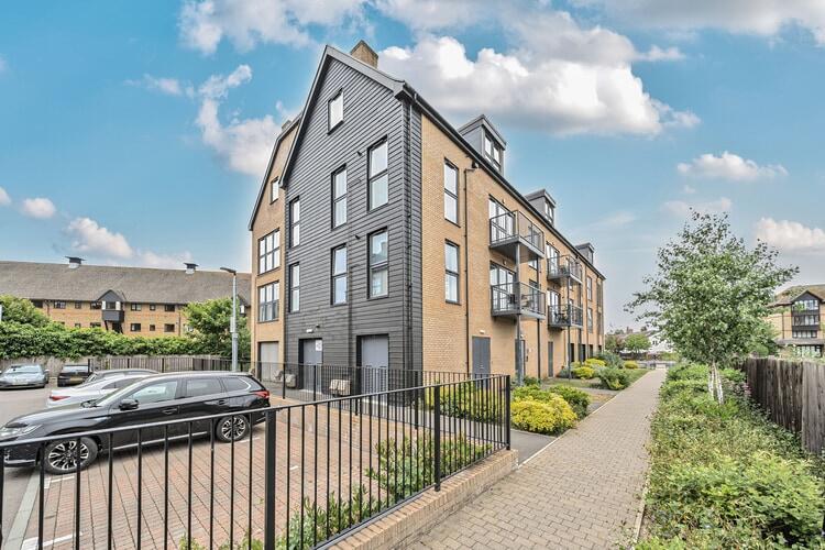 1294227 2 6825f666a8e91 ARW min