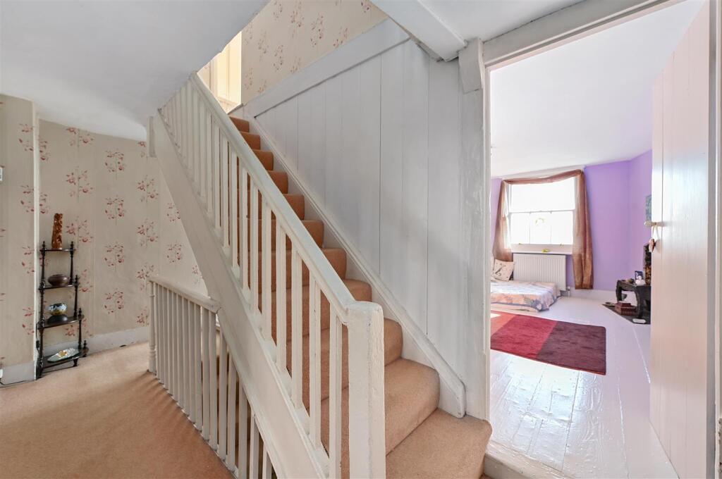 11 Hill Street TN34 (40).jpg