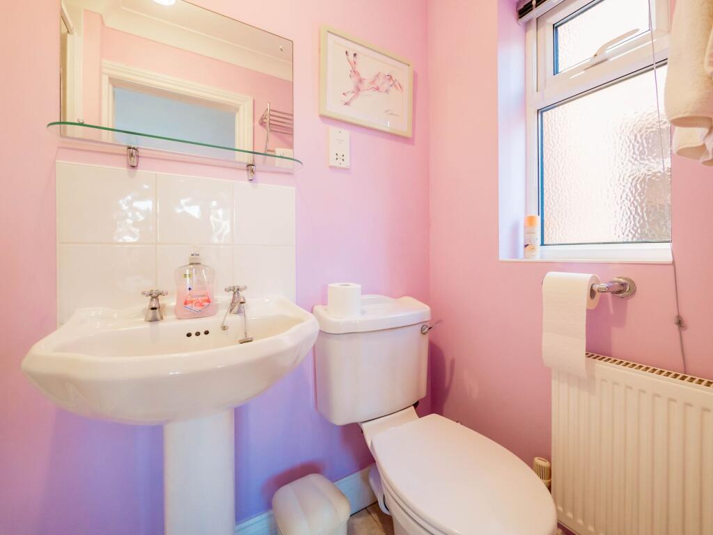 Ensuite to Bed 2