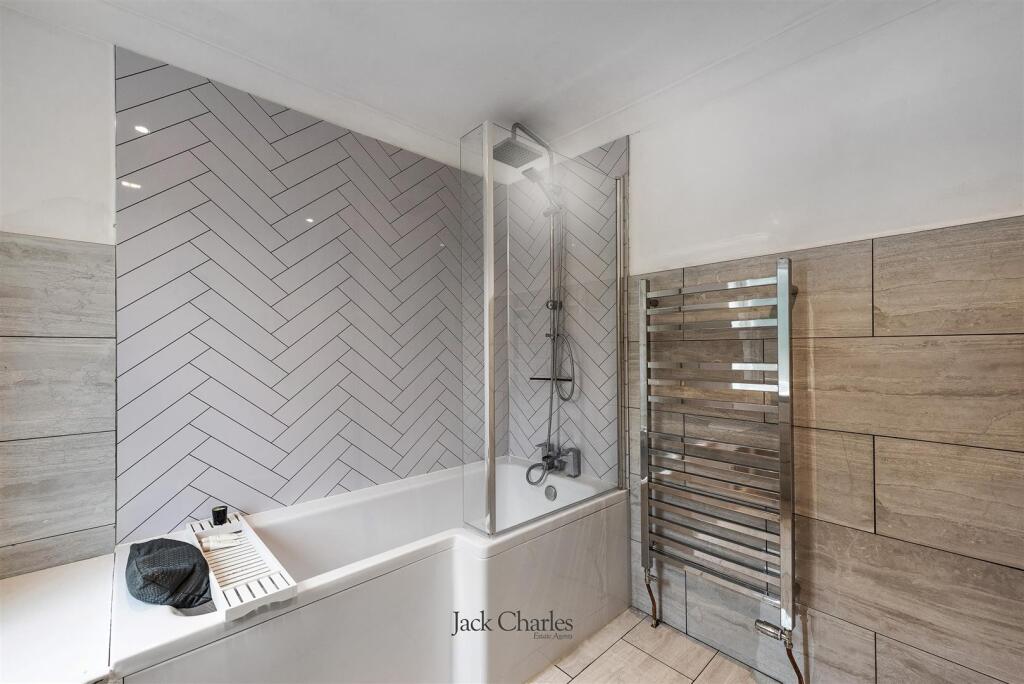 3 Alma Place, Hadlow, TN11 0DH  009.jpg