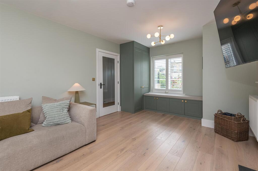 23 - 6 North Light Place BD22 8FD.jpg