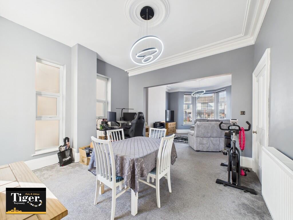 CAM02176G0-PR0541...