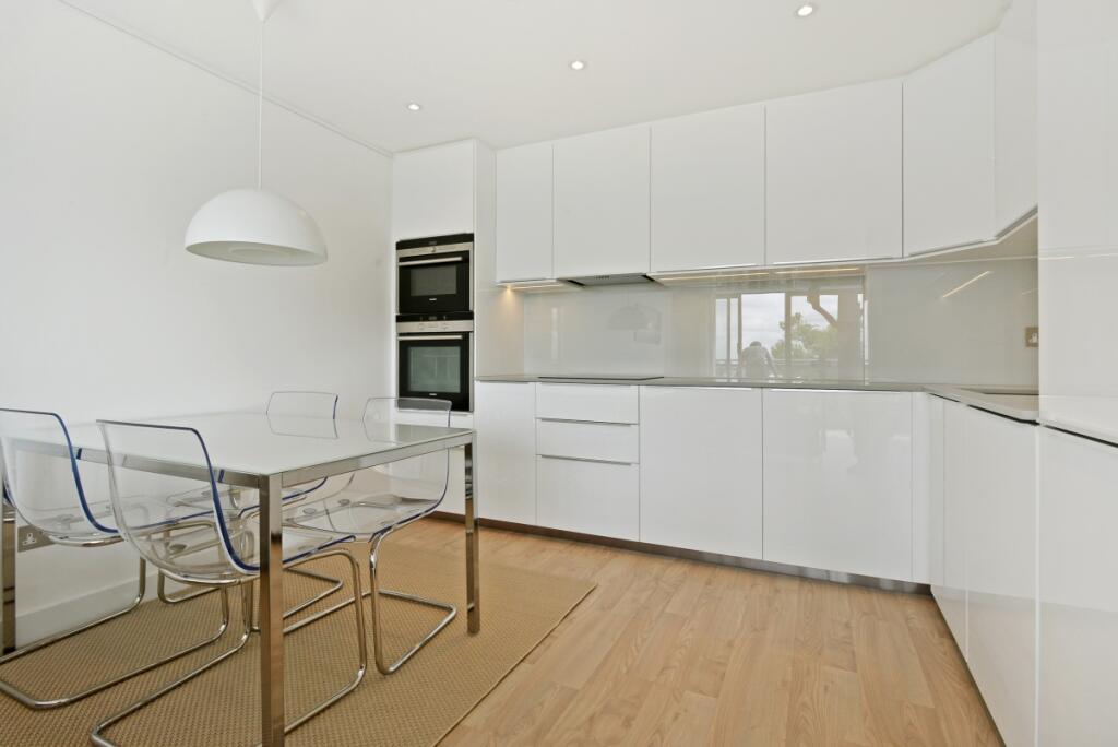 Gateway House, Fl...