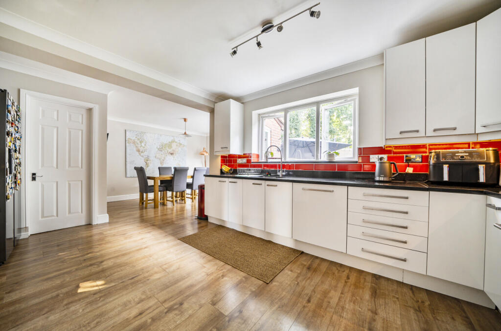 1330986-6-689b237...