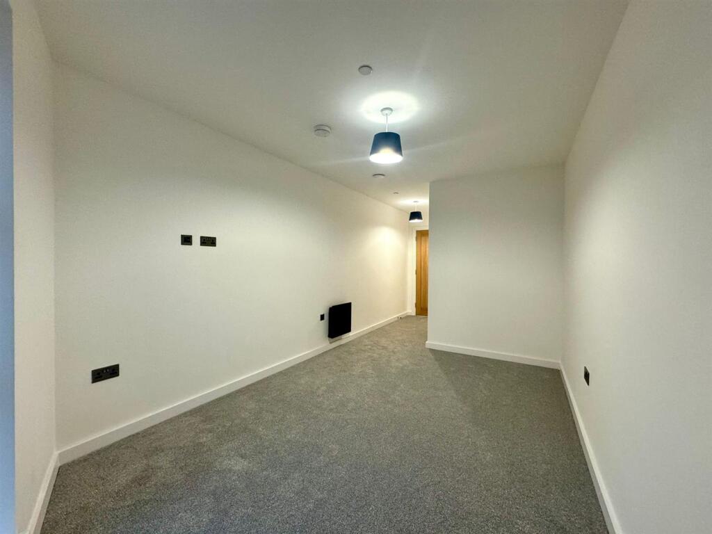 main bedroom pic 3.jpeg