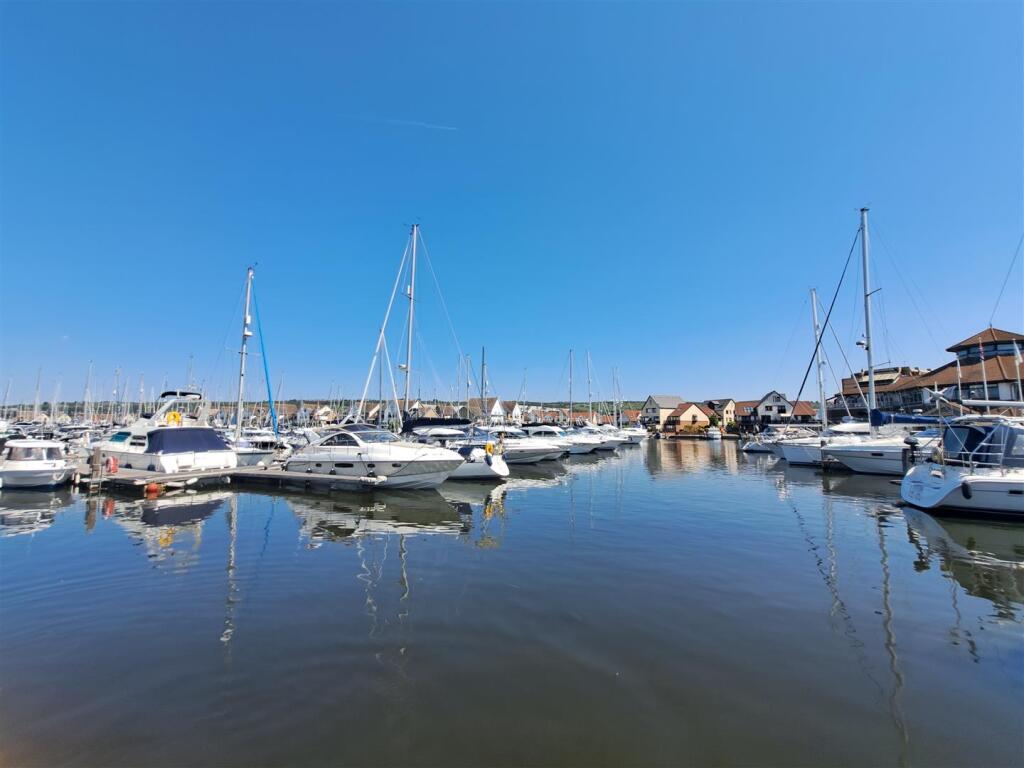 Port Solent Marina - Short Walk Away