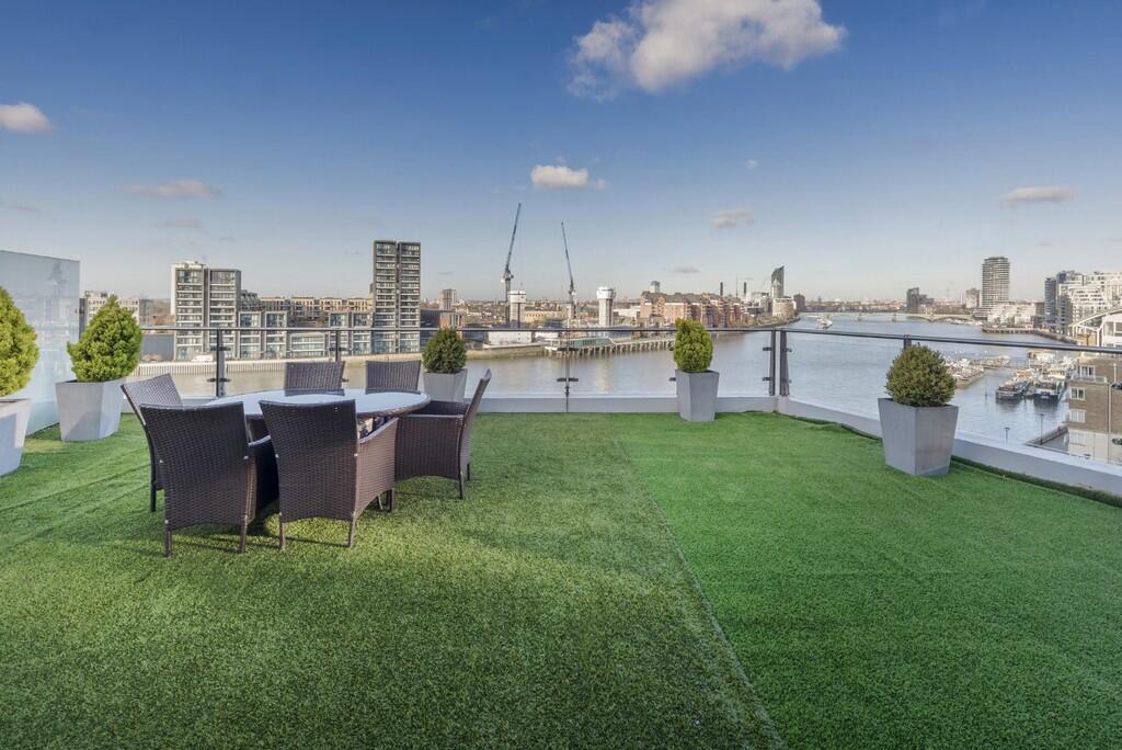 Terrace with Rive...