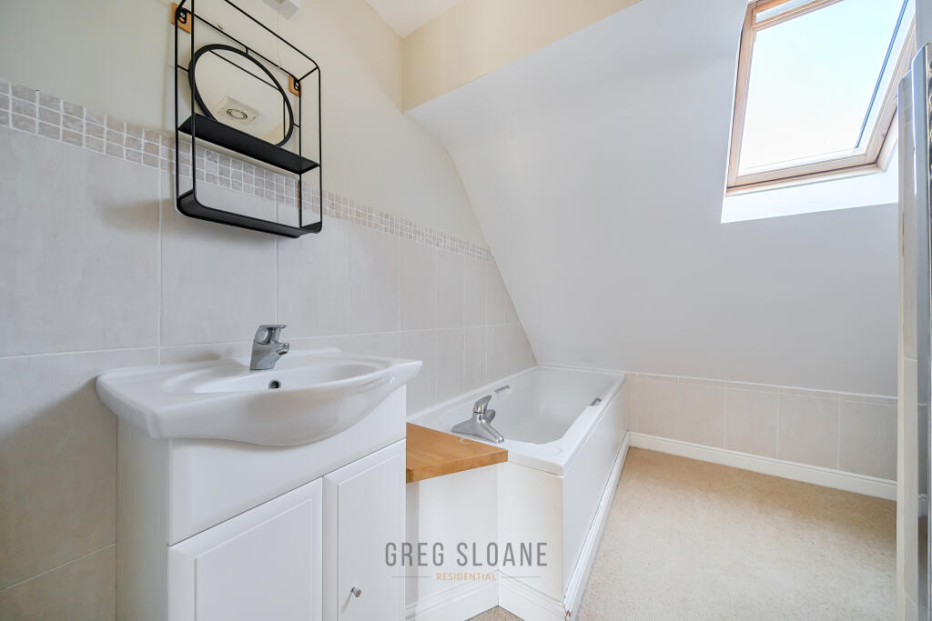 Ensuite to first floor bedroom 3