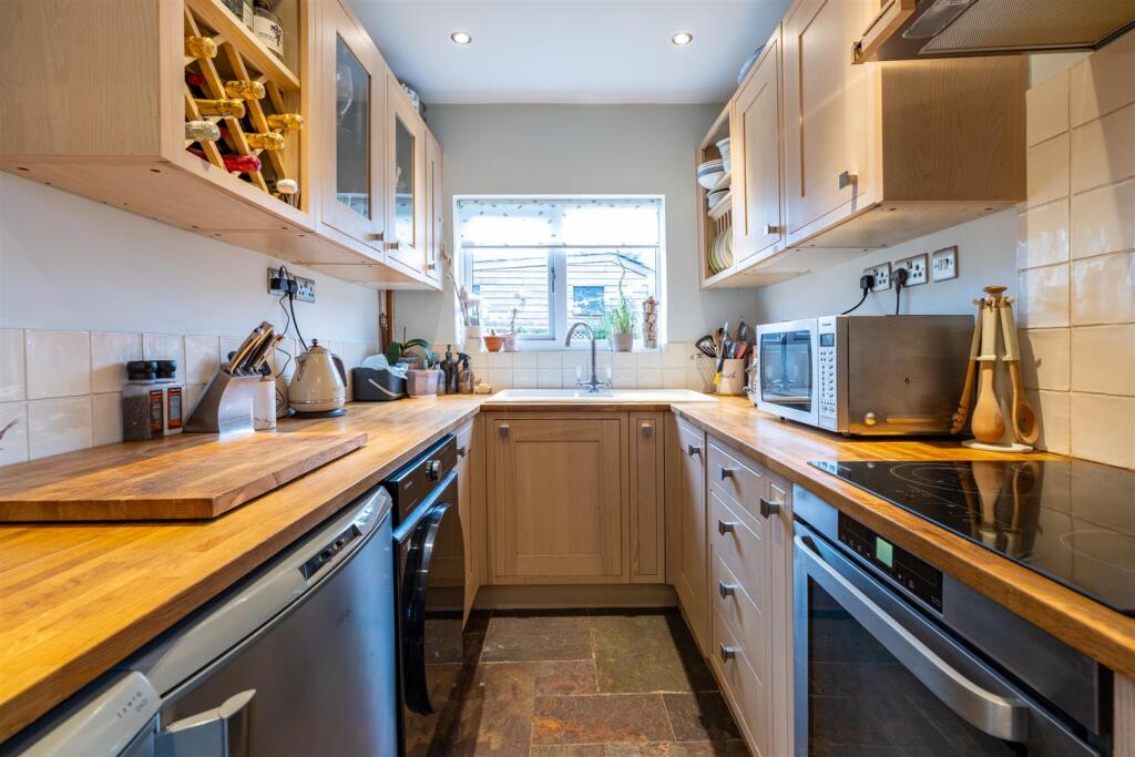 KITCHEN 1.jpg