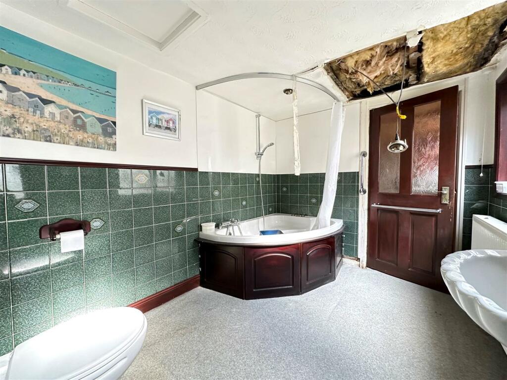 GF Bathroom.jpg