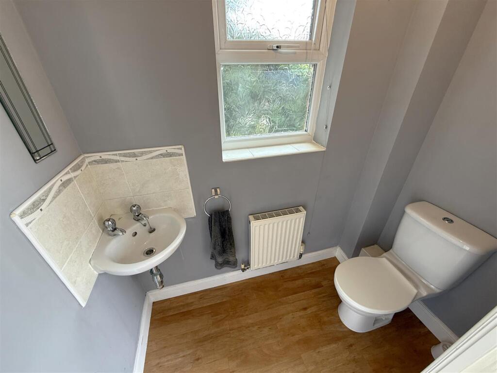 Downstairs WC.JPG