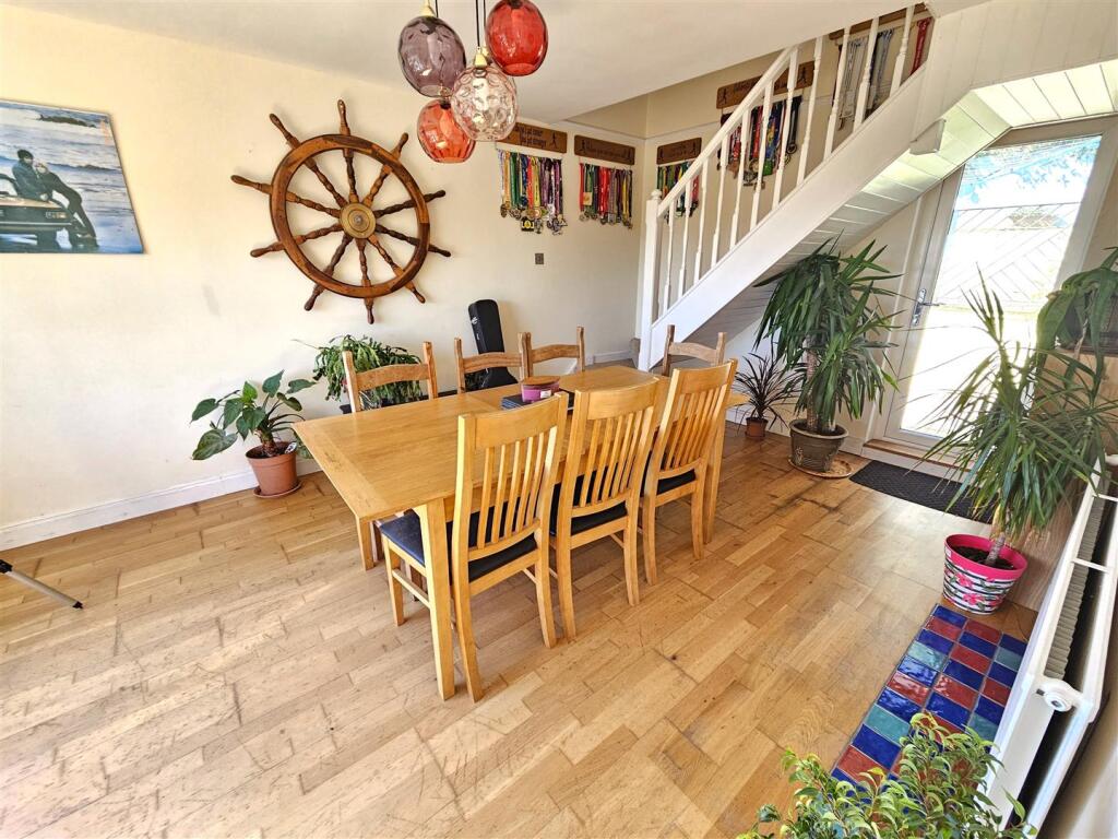 Dining Room.jpg