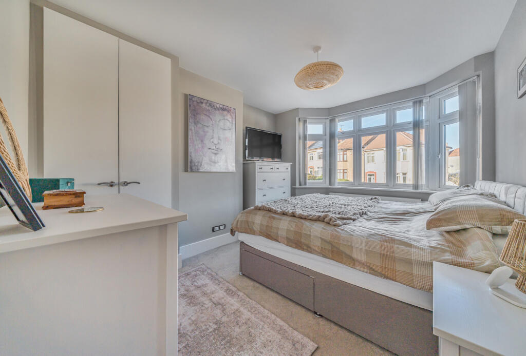 1396046-4-695e617...