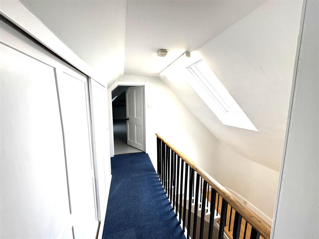 2nd floor landing.jpeg