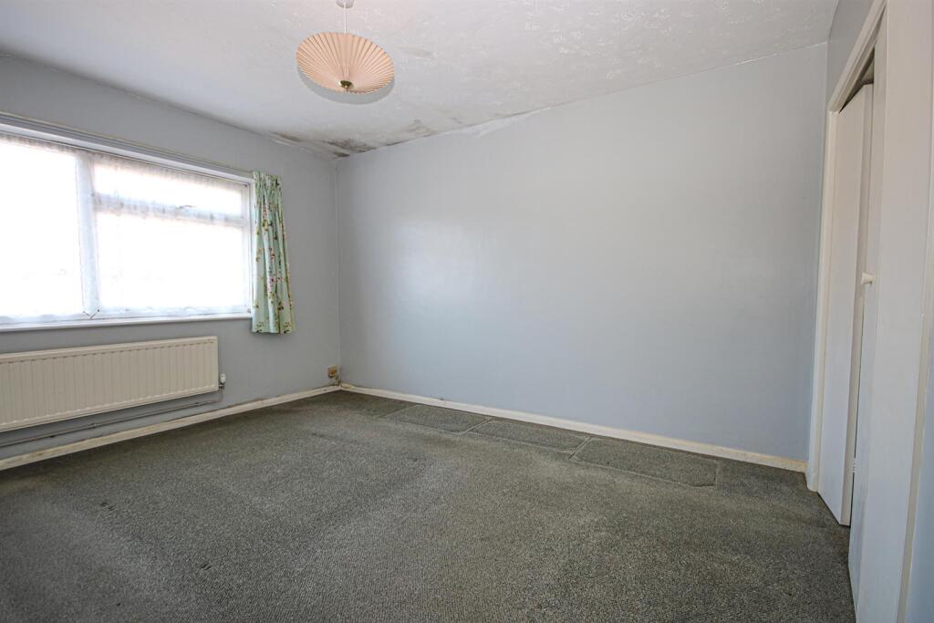 Bed 1.jpg
