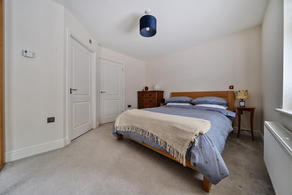 1298197-8-682e04b...