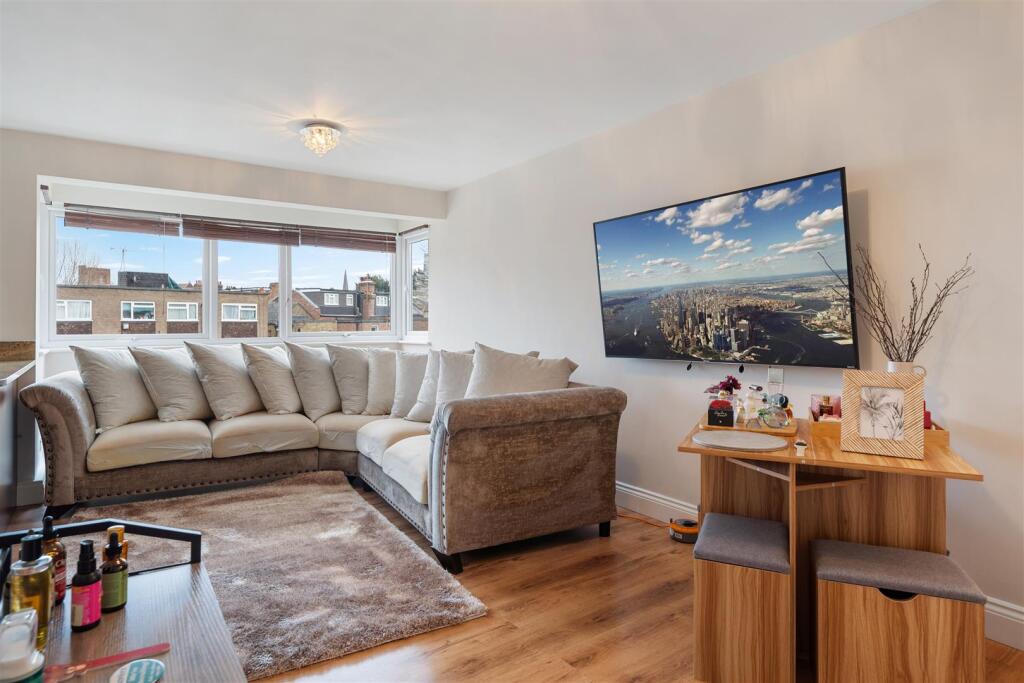 Albany Court N12 8NN-10.jpg