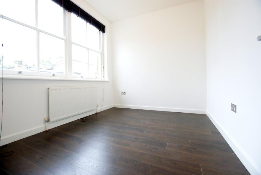 second bedroom.JPG