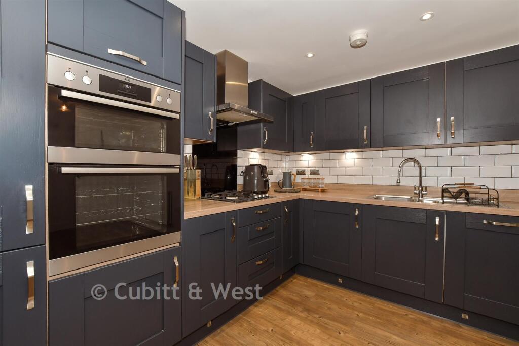 Lounge/Kitchen