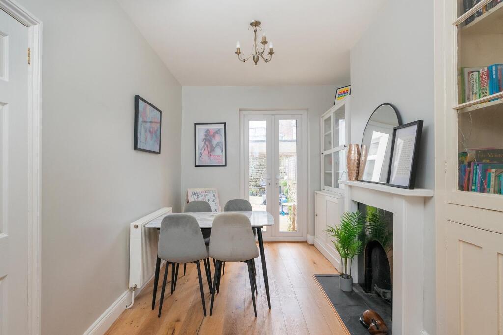 1G5SBR - Dining Room B.jpg