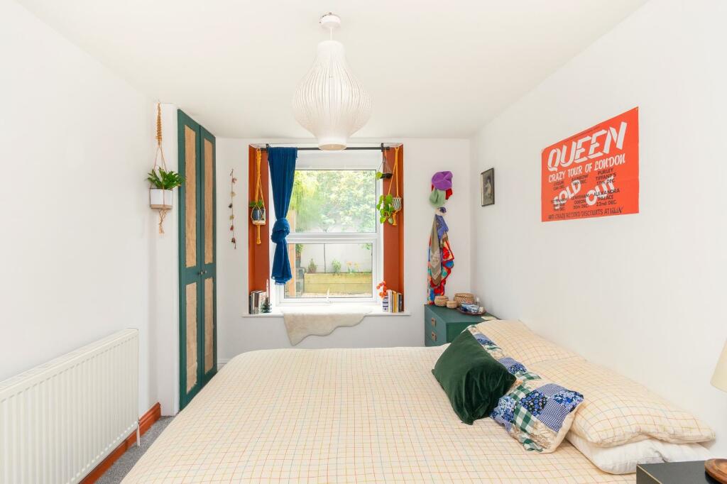 B1FHHEV - Bedroom B.jpg