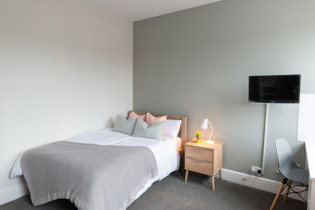 11 Well Street, Bedroom 6