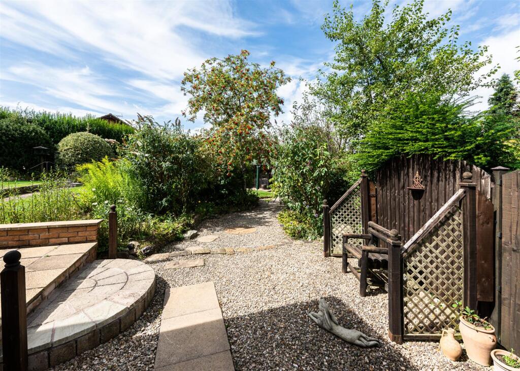 8 Crockington Close-Garden 2.jpg