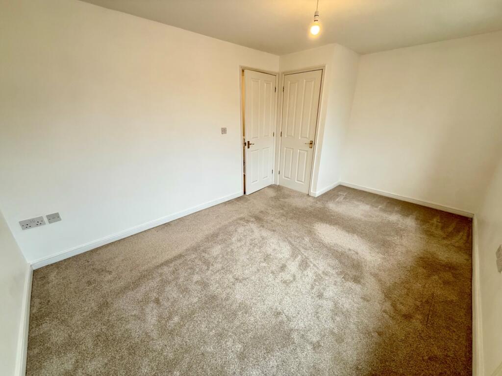 Master bedroom (2)