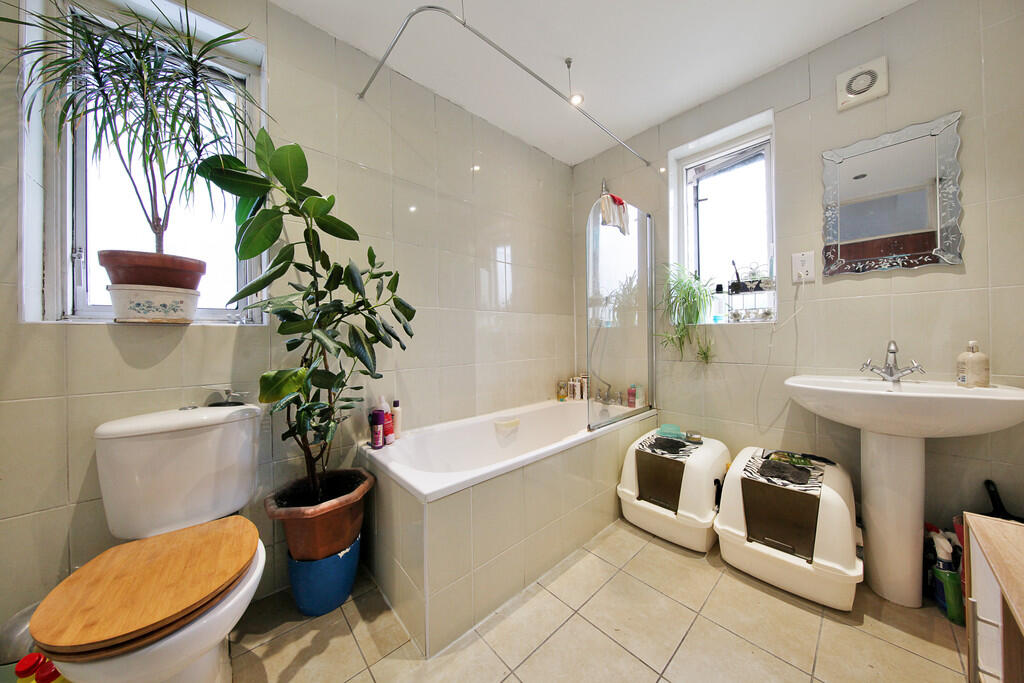 143 Holders Hill ...