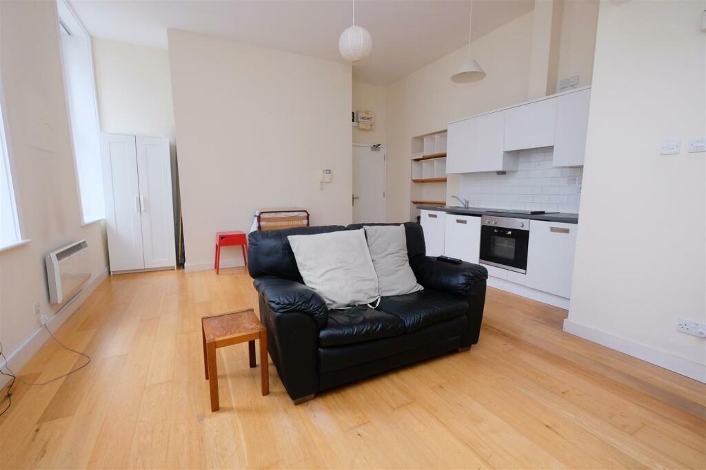 Flat 2, 38 Corn Street, City Centre Bristol BS1 1H