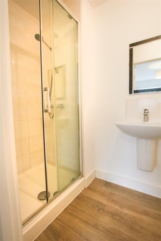 EN SUITE SHOWER ROOM