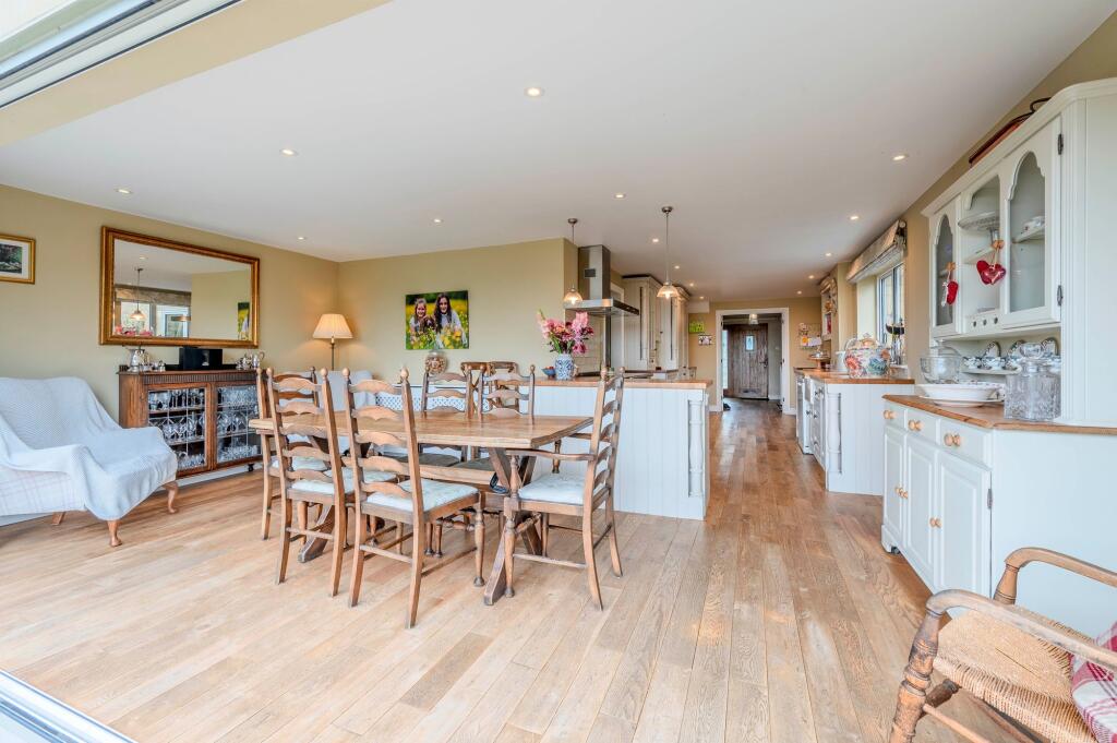 Dining Area &amp; Kitchen