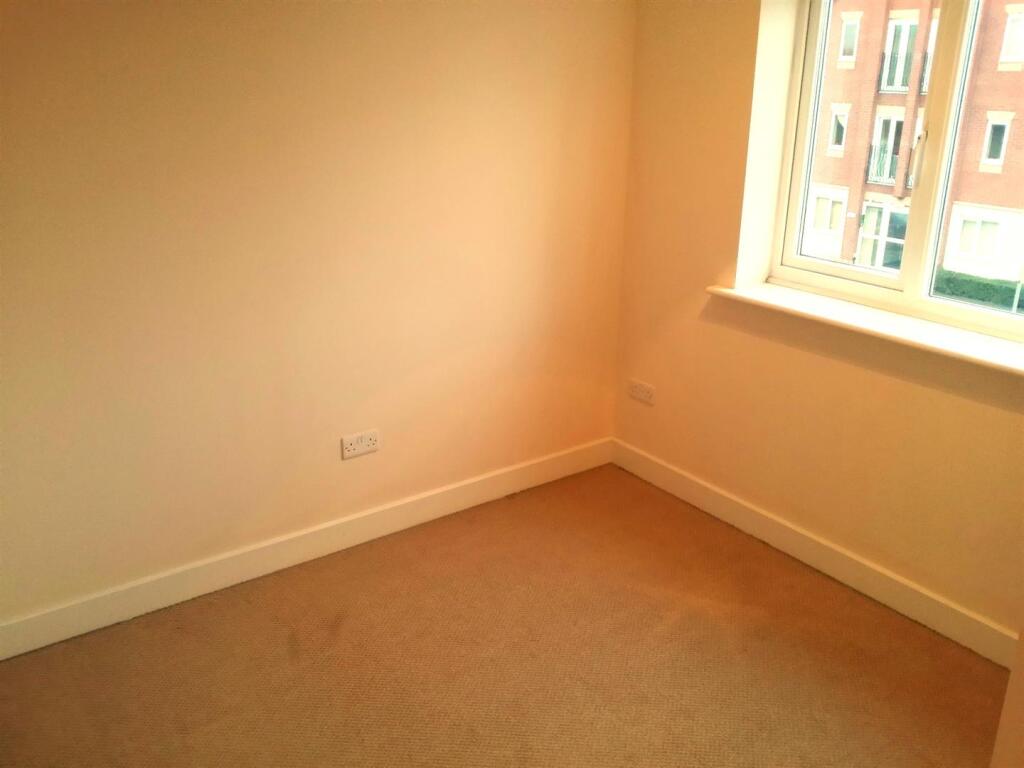 26 Moorside, bedroom2.jpg
