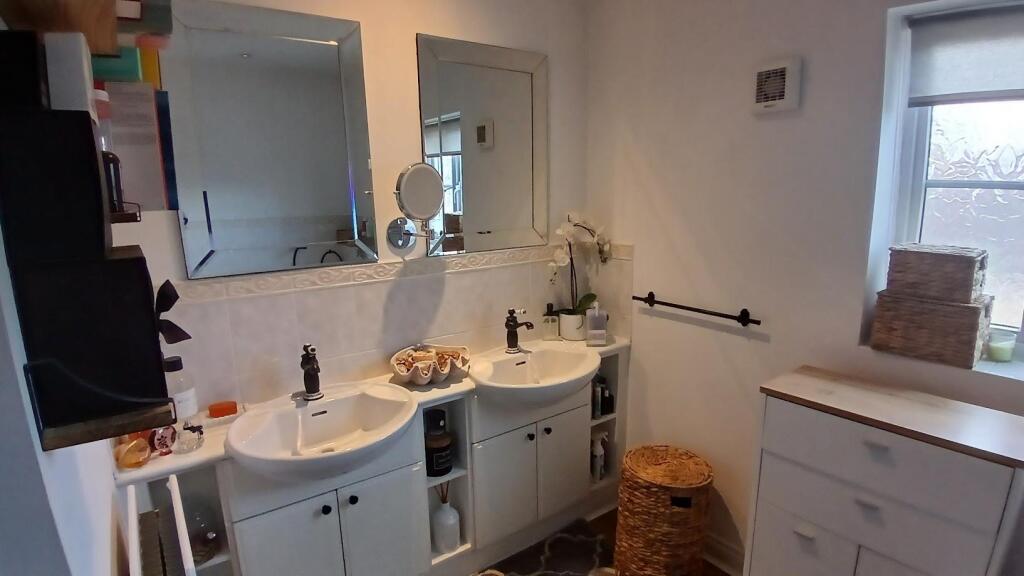 En Suite Master 3.jpg